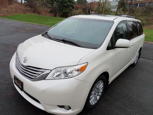 2017 Toyota Sienna XLE