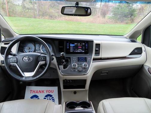 2017 Toyota Sienna XLE