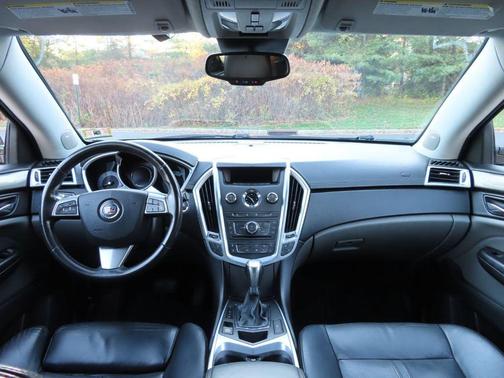 Photo 4 of 31 of 2010 Cadillac SRX