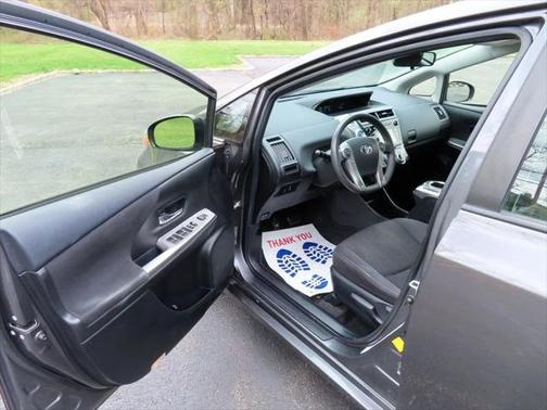 2016 Toyota Prius v Two