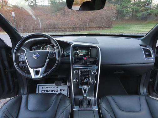 2017 Volvo XC60 T6 R-Design