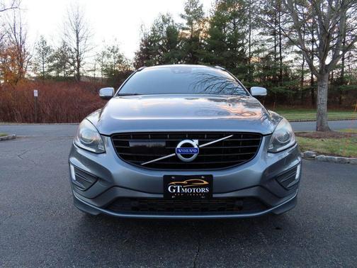 2017 Volvo XC60 T6 R-Design