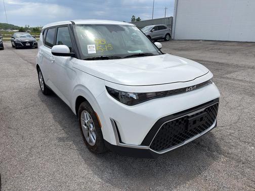 Snow White Pearl 2025 Kia Soul LX