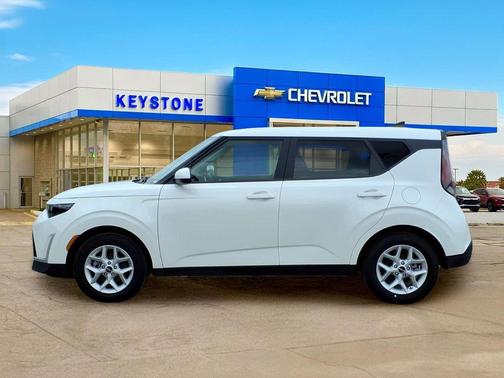 Snow White Pearl 2025 Kia Soul LX