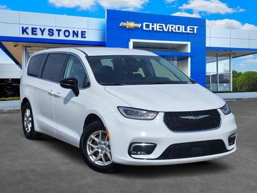 Bright White Clearcoat 2024 Chrysler Pacifica Touring L