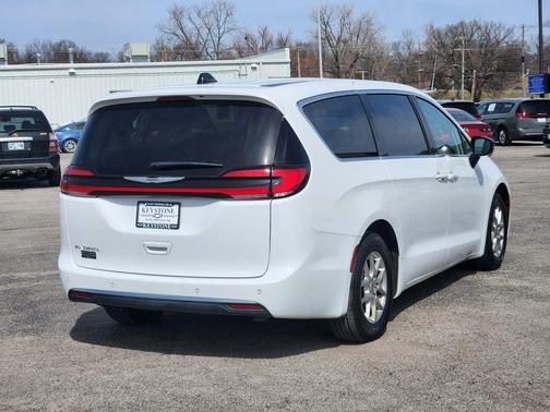 Bright White Clearcoat 2024 Chrysler Pacifica Touring L