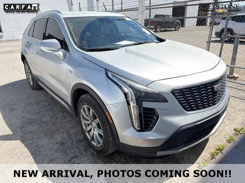 Radiant Silver Metallic 2021 Cadillac XT4 Premium Luxury
