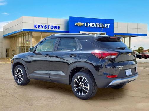 Mosaic Black Metallic 2026 Chevrolet Trailblazer LT