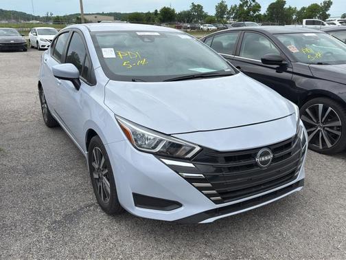 Gray 2024 Nissan Versa 1.6 SV