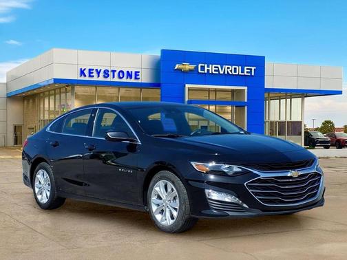 Mosaic Black Metallic 2024 Chevrolet Malibu FWD 1LT