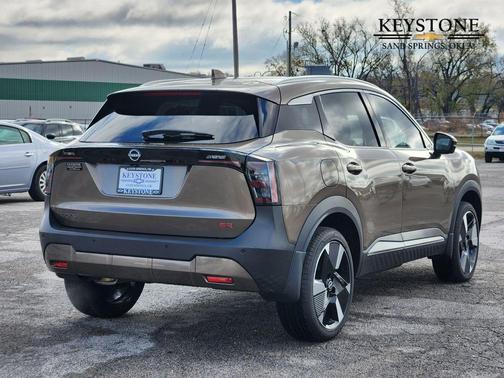 2025 Nissan Kicks SR