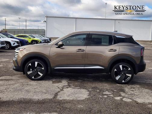 2025 Nissan Kicks SR