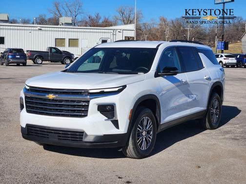 2025 Chevrolet Traverse LT