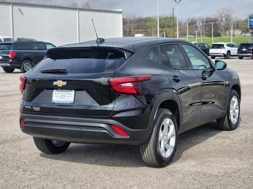 Mosaic Black Metallic 2026 Chevrolet Trax LS