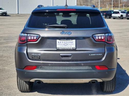 Granite Crystal Metallic Clearcoat 2023 Jeep Compass Limited