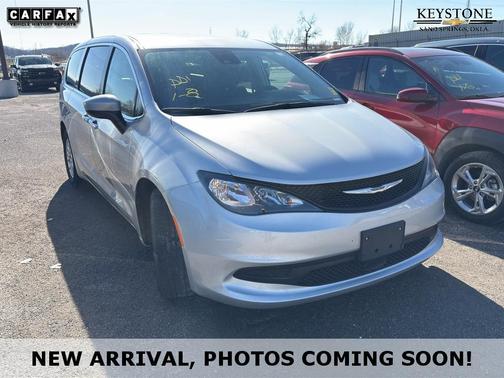 2023 Chrysler Voyager LX