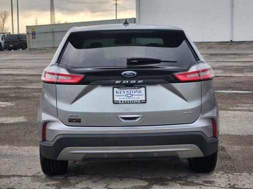 Iconic Silver Metallic 2024 Ford Edge SEL
