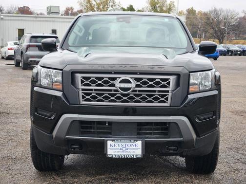 2024 Nissan Frontier SV
