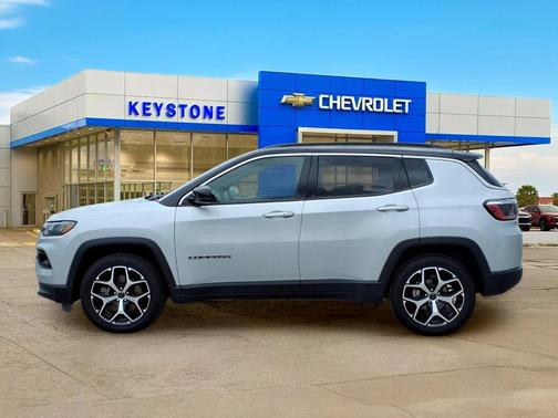 Silver Zynith Metallic Clearcoat 2025 Jeep Compass Limited