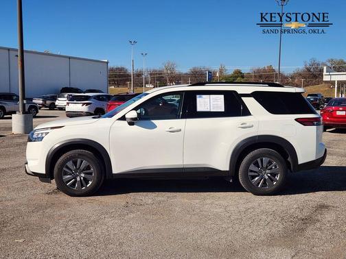 2025 Nissan Pathfinder SV FWD