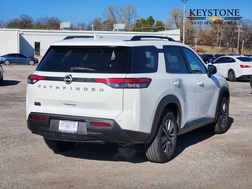 2025 Nissan Pathfinder SV FWD