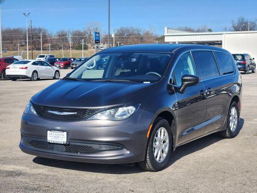 2023 Chrysler Voyager LX