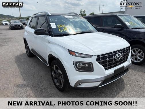 Lunar White w/Black Roof 2025 Hyundai VENUE Limited