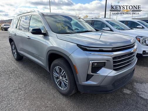 2025 Chevrolet Traverse LT