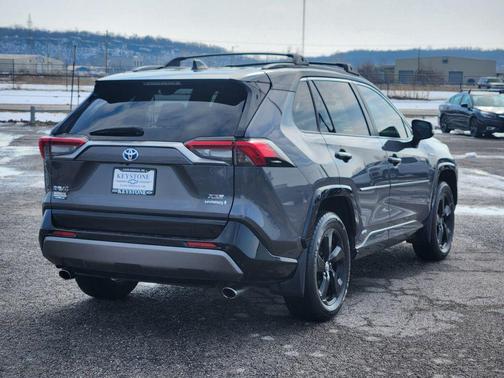 2020 Toyota RAV4 Hybrid SE
