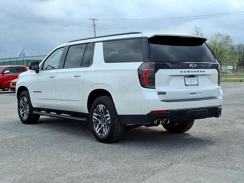 2025 Chevrolet Suburban 4WD Z71