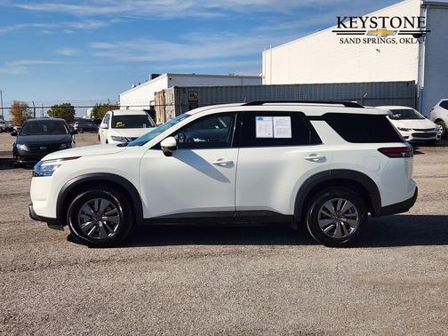 2025 Nissan Pathfinder SV 4WD