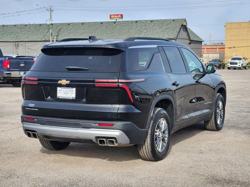 Mosaic Black Metallic 2025 Chevrolet Traverse LT