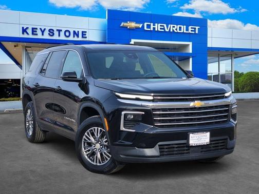 Mosaic Black Metallic 2025 Chevrolet Traverse LT