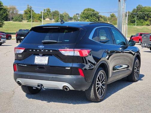 Agate Black Metallic 2022 Ford Escape Titanium