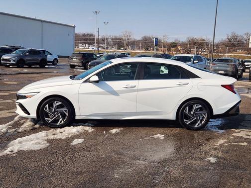 2025 Hyundai ELANTRA SEL