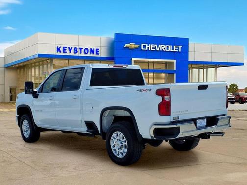 Summit White 2026 Chevrolet Silverado 2500 LT