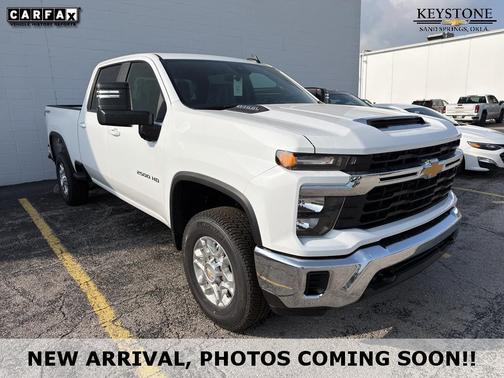 Summit White 2026 Chevrolet Silverado 2500 LT