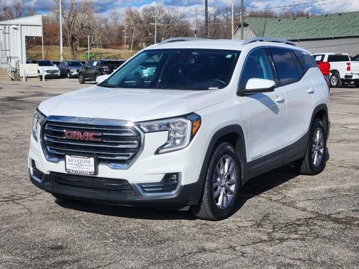 Summit White 2024 GMC Terrain SLT