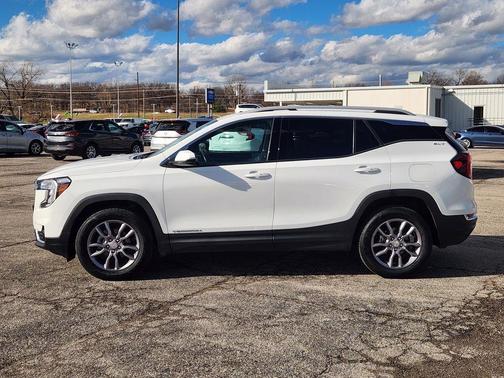 Summit White 2024 GMC Terrain SLT