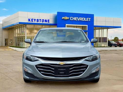 Sterling Gray Metallic 2024 Chevrolet Malibu FWD 1LT
