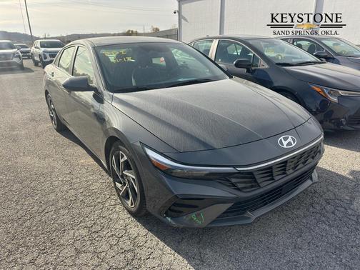 2025 Hyundai ELANTRA SEL