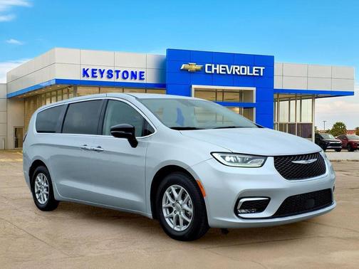 Silver Mist Clearcoat 2024 Chrysler Pacifica Touring L