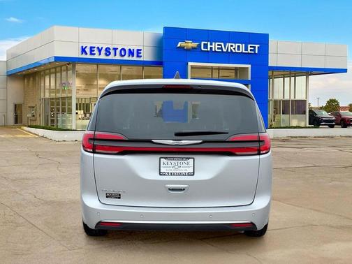 Silver Mist Clearcoat 2024 Chrysler Pacifica Touring L