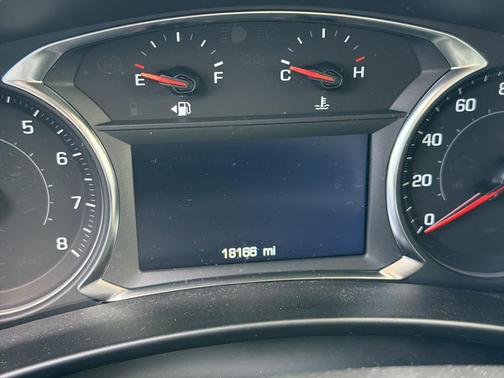Sterling Gray Metallic 2024 Chevrolet Equinox 1LT