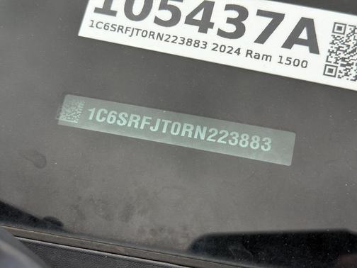 Diamond Black Crystal Pearlcoat 2024 RAM 1500 Laramie