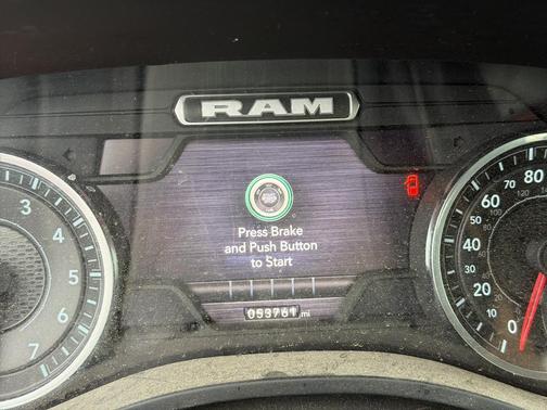 Diamond Black Crystal Pearlcoat 2024 RAM 1500 Laramie