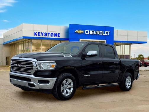 Diamond Black Crystal Pearlcoat 2024 RAM 1500 Laramie