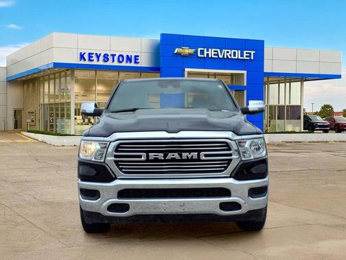 Diamond Black Crystal Pearlcoat 2024 RAM 1500 Laramie