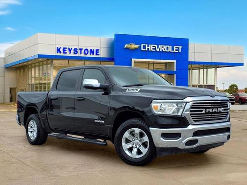 Diamond Black Crystal Pearlcoat 2024 RAM 1500 Laramie