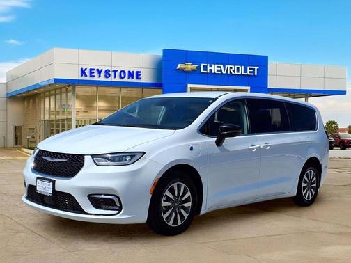 Bright White Clearcoat 2024 Chrysler Pacifica Hybrid Select